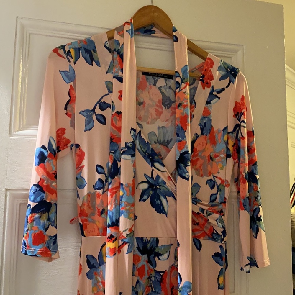 Dillion Size Small Floral 3/4 Length Maxi